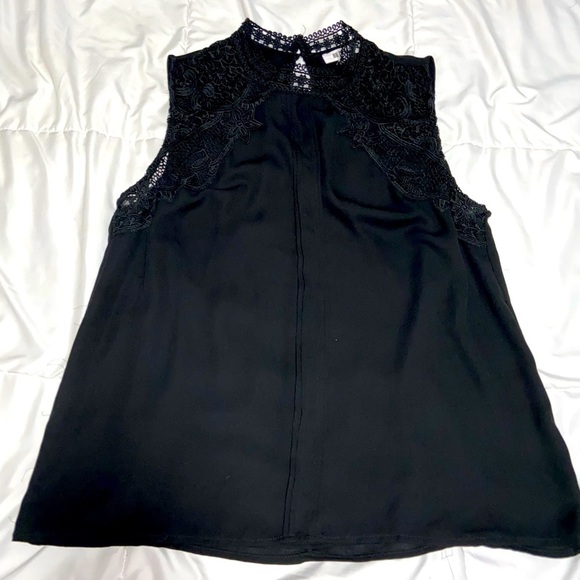 BB Dakota Sleeveless Black Blouse Lace Back Size Medium - Picture 1 of 6